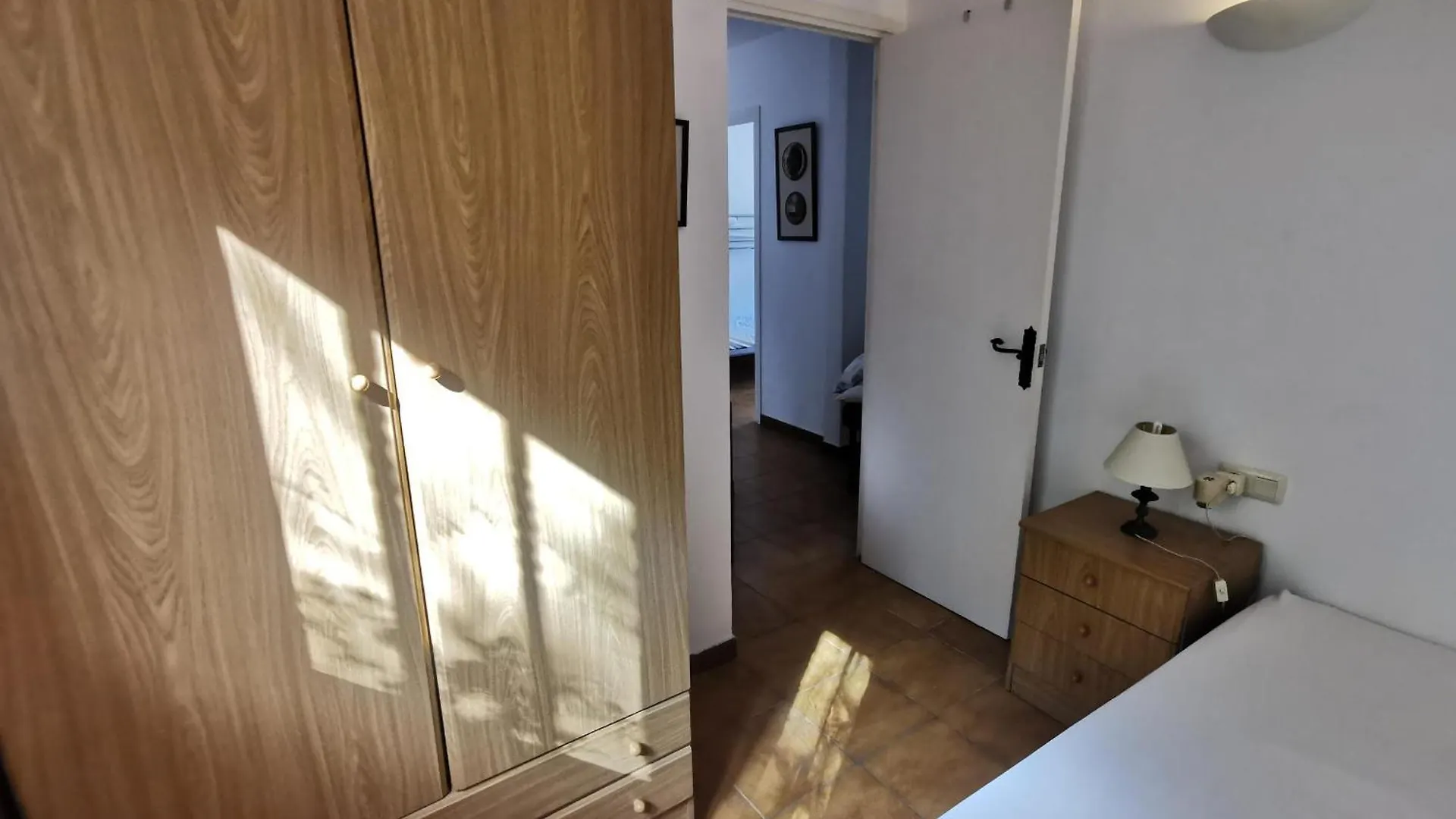 Casa Espaciosa De 10 Pers. Con Terraza, Cerca De La Playa Y Area De Entretenimiento En Llanca - Es-89-138 Hébergement de vacances