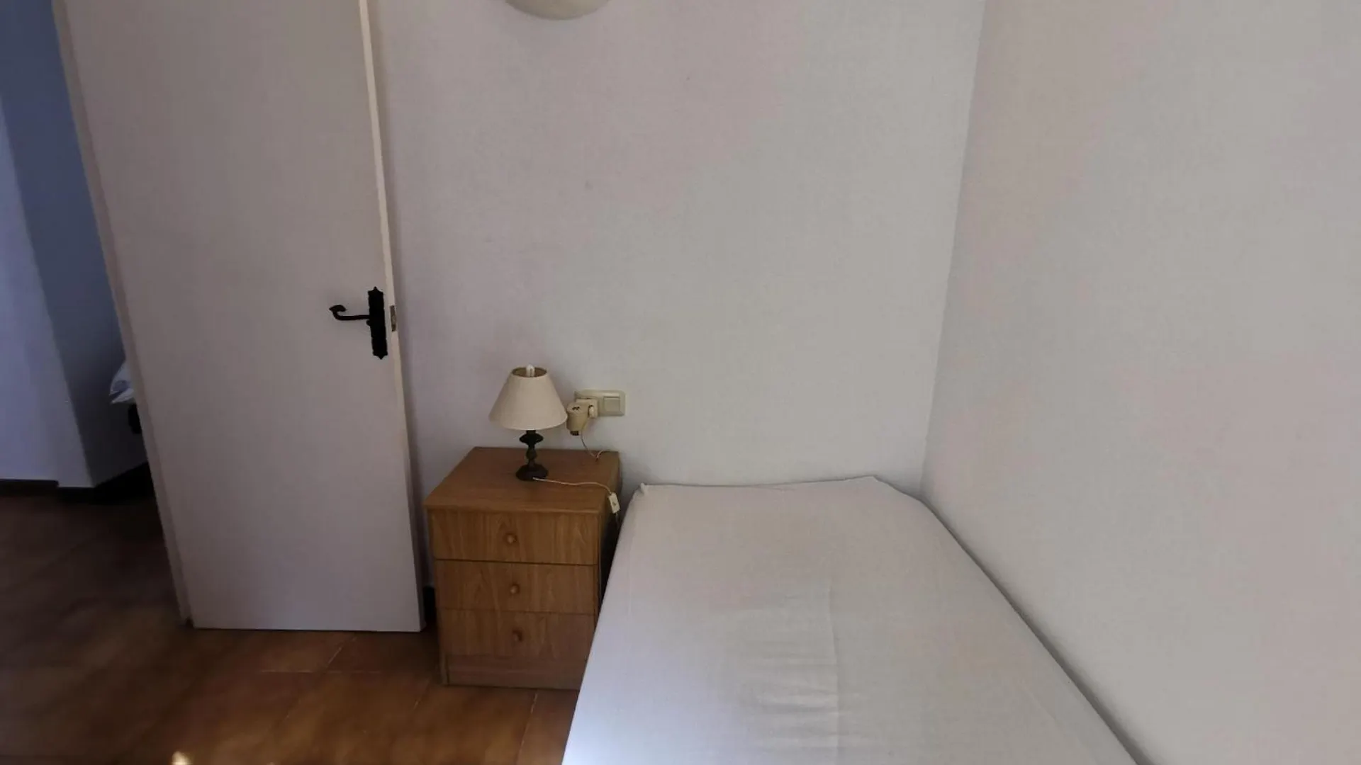 Casa Espaciosa De 10 Pers. Con Terraza, Cerca De La Playa Y Area De Entretenimiento En Llanca - Es-89-138 0*,  Espagne