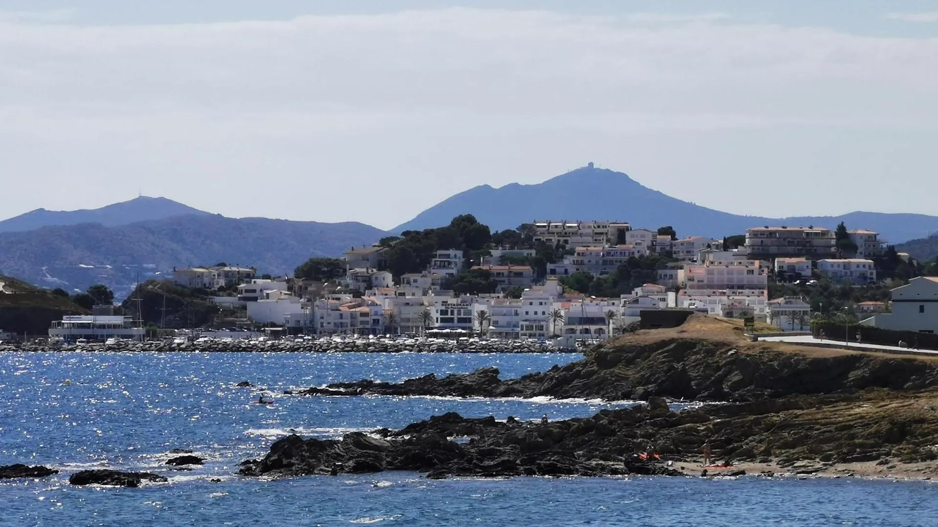 Casa Espaciosa De 10 Pers. Con Terraza, Cerca De La Playa Y Area De Entretenimiento En Llanca - Es-89-138 0*,  Espagne