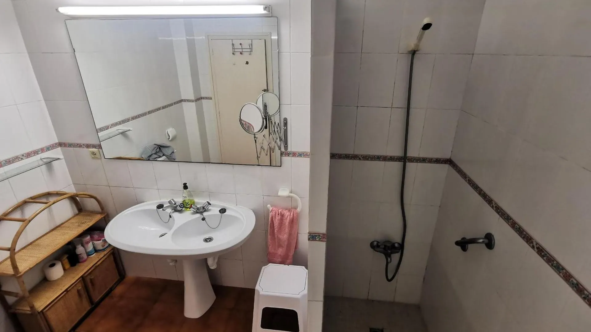 Casa Espaciosa De 10 Pers. Con Terraza, Cerca De La Playa Y Area De Entretenimiento En Llanca - Es-89-138 Espagne