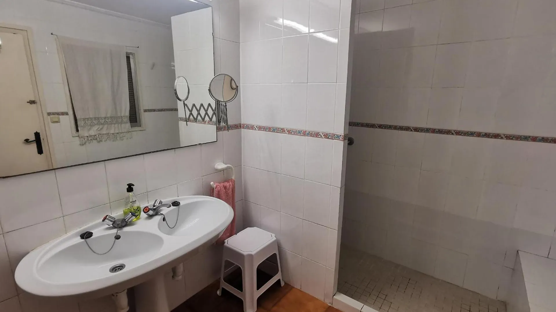 Casa Espaciosa De 10 Pers. Con Terraza, Cerca De La Playa Y Area De Entretenimiento En Llanca - Es-89-138 Hébergement de vacances