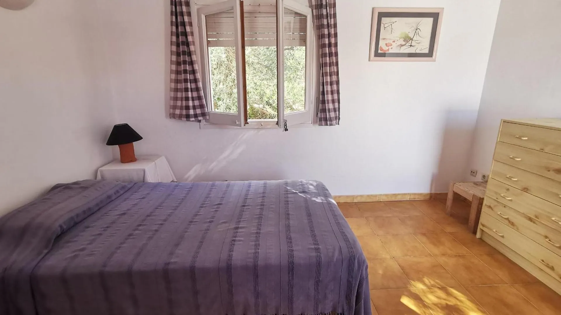 Hébergement de vacances Casa Espaciosa De 10 Pers. Con Terraza, Cerca De La Playa Y Area De Entretenimiento En Llanca - Es-89-138